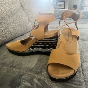 Lucky Brand Wedge